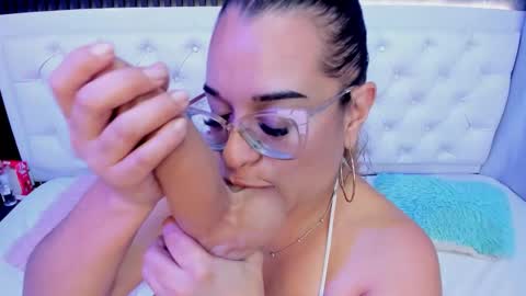 MHONIK BELUCI online show from February 5, 2026, 4:33 pm