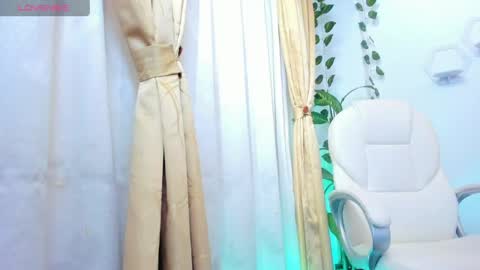 Snapshot of mia18___ chatting on April 27, 2026, 8:29 pm Mia online show from April 27, 2026, 8:29 pm