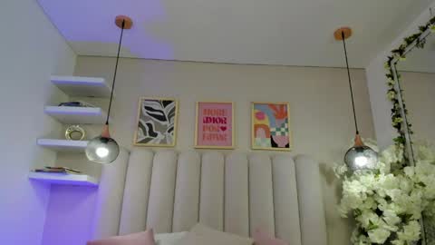 mia__bailey_ online show from April 7, 2026, 3:07 am