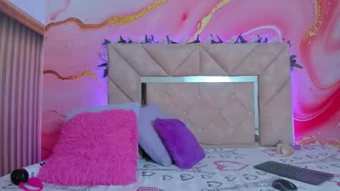 mia__blaze_ online show from November 11, 2025, 3:06 am