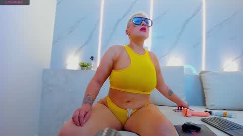 Snapshot of mia_becke chatting on January 3, 2025, 2:40 pm Mia online show from January 3, 2025, 2:40 pm