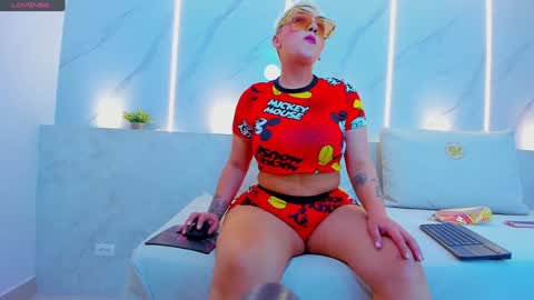 Snapshot of mia_becke chatting on January 14, 2025, 1:28 pm Mia online show from January 14, 2025, 1:28 pm