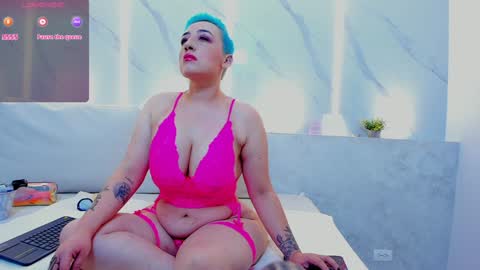 Snapshot of mia_becke chatting on January 31, 2025, 11:56 am Mia online show from January 31, 2025, 11:56 am
