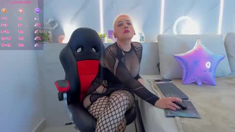 Snapshot of mia_becke chatting on March 6, 2025, 11:47 am Mia online show from March 6, 2025, 11:47 am