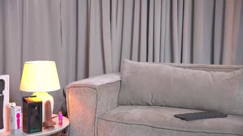 mia_buny_ online show from June 11, 2026, 12:25 pm
