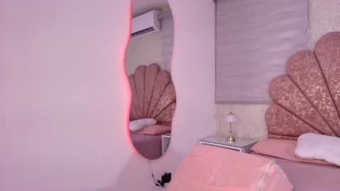 Snapshot of mia_collenss chatting on June 24, 2026, 3:05 am Mia online show from June 24, 2026, 3:05 am