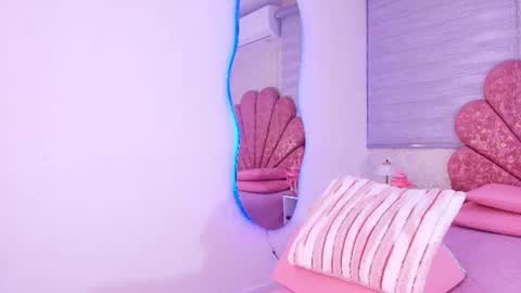 Snapshot of mia_collenss chatting on June 26, 2026, 3:11 am Mia online show from June 26, 2026, 3:11 am