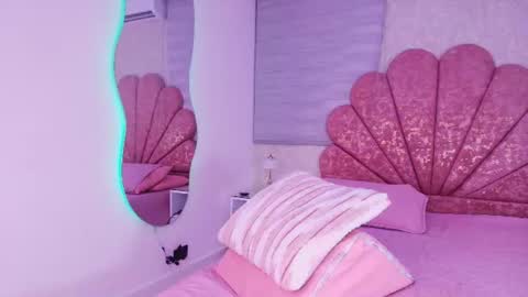Snapshot of mia_collenss chatting on June 29, 2026, 10:15 am Mia online show from June 29, 2026, 10:15 am