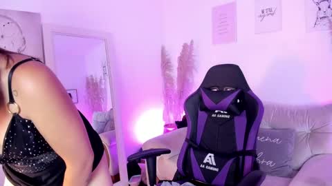 mia_corner online show from April 14, 2026, 2:01 pm