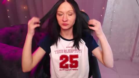 Mia online show from February 3, 2026, 2:53 am