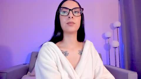 Sarah Luna online show from March 26, 2026, 11:49 am