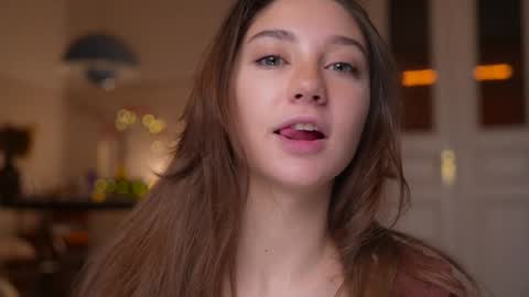 Snapshot of mia_dynasty chatting on December 5, 2025, 6:26 pm Mia online show from December 5, 2025, 6:26 pm