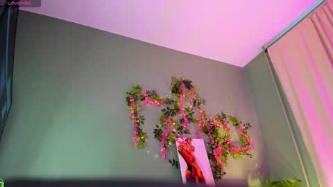 Mia online show from March 17, 2026, 3:00 am