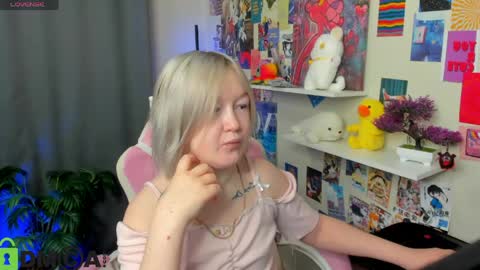 Mia online show from April 17, 2026, 2:36 am