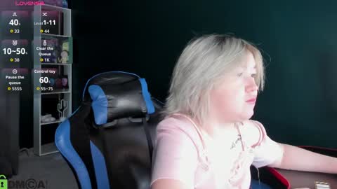 Snapshot of mia_ferd chatting on June 16, 2026, 4:37 am Mia online show from June 16, 2026, 4:37 am