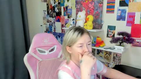 Snapshot of mia_ferd chatting on July 2, 2026, 2:55 am Mia online show from July 2, 2026, 2:55 am