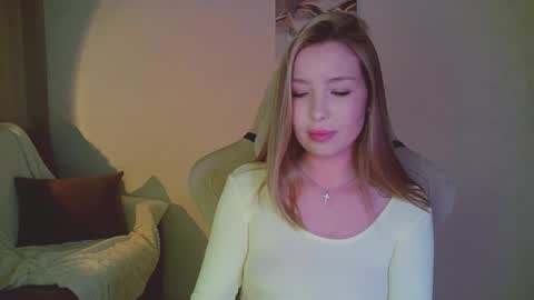 Mia online show from April 24, 2026, 7:16 pm