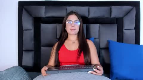 mia fox online show from September 18, 2025, 12:18 pm