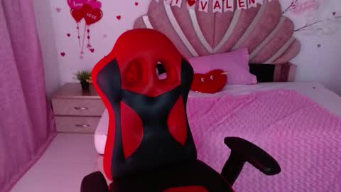 mia online show from February 15, 2026, 2:52 am