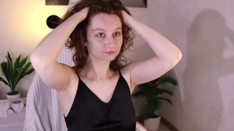 Snapshot of mia_frizz chatting on June 4, 2026, 9:48 am Mia online show from June 4, 2026, 9:48 am