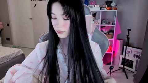 Snapshot of mia_gothh chatting on November 17, 2025, 3:07 pm MIA HELP ME REACH 100 LIKES online show from November 17, 2025, 3:07 pm