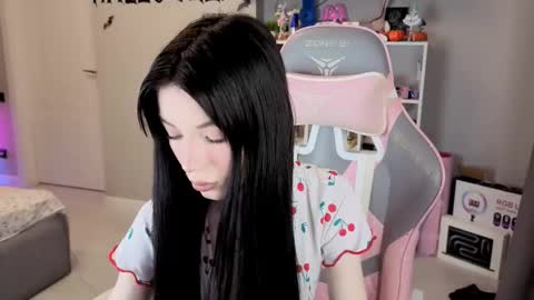 Snapshot of mia_gothh chatting on November 18, 2025, 3:16 pm MIA HELP ME REACH 100 LIKES online show from November 18, 2025, 3:16 pm