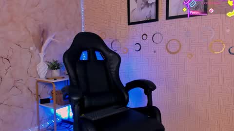 Mia online show from February 26, 2026, 12:20 am