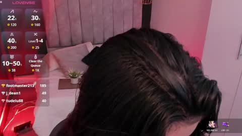 Snapshot of mia_jagger chatting on June 3, 2026, 8:17 am Val online show from June 3, 2026, 8:17 am