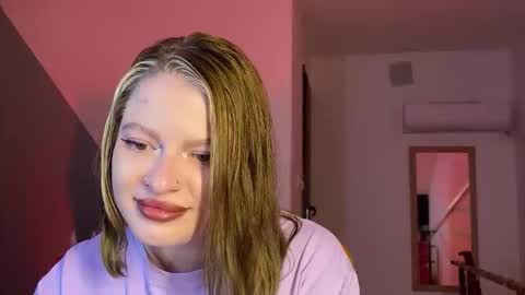 Mia online show from September 8, 2025, 8:41 pm