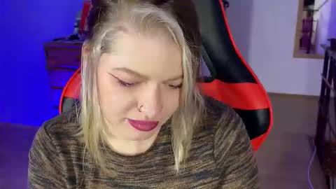 Mia online show from October 14, 2025, 7:03 pm