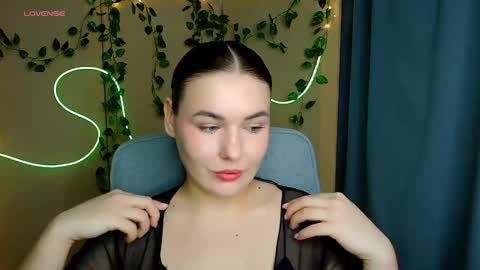 mia_lemm online show from February 11, 2026, 7:57 am