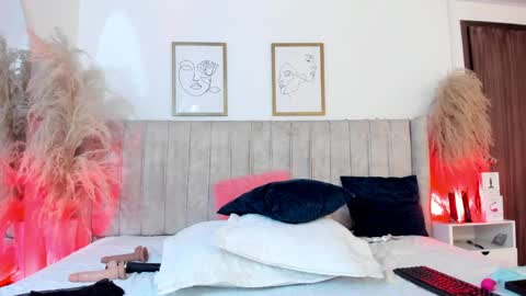 Snapshot of mia_lourence chatting on May 21, 2026, 2:24 pm Mia online show from May 21, 2026, 2:24 pm