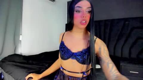 Mia3 online show from January 7, 2026, 1:19 am