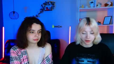 Snapshot of mia_mooon_ chatting on May 28, 2026, 8:22 am mia_mooon_ online show from May 28, 2026, 8:22 am