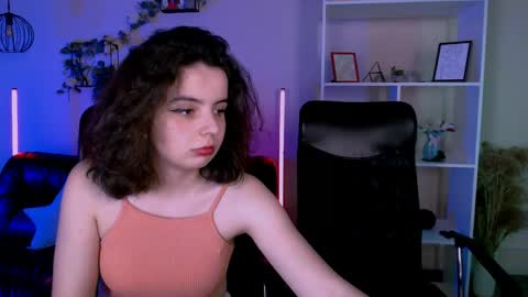 Snapshot of mia_mooon_ chatting on June 1, 2026, 8:27 am mia_mooon_ online show from June 1, 2026, 8:27 am