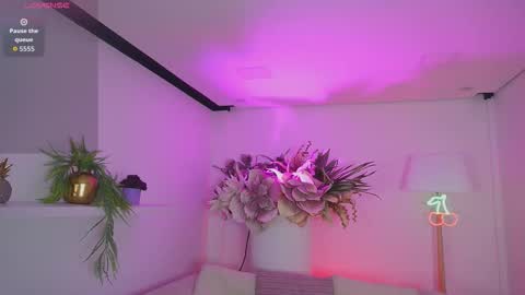 Mia online show from March 26, 2026, 11:05 am