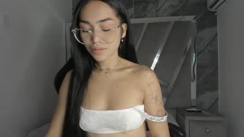 Snapshot of mia_petiteht chatting on June 14, 2026, 8:33 pm mia_petiteht online show from June 14, 2026, 8:33 pm