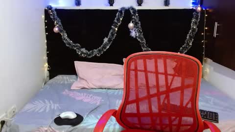 Mia  online show from December 29, 2024, 3:13 pm