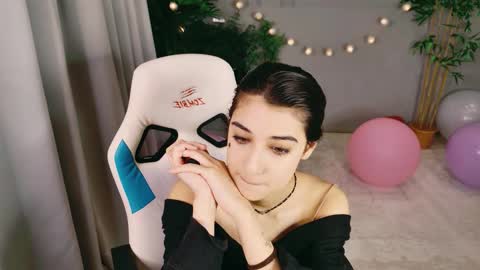 Mia online show from February 25, 2026, 2:48 pm