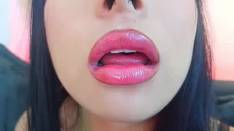 Mia online show from March 23, 2026, 9:30 pm