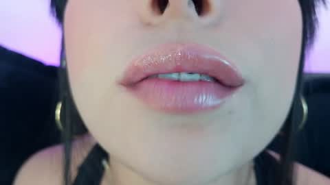 Snapshot of mia_roux1 chatting on May 14, 2026, 10:49 pm Mia online show from May 14, 2026, 10:49 pm
