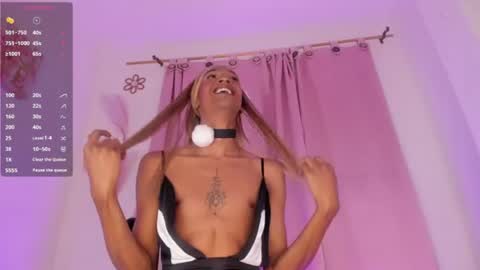 Snapshot of mia_royal chatting on July 10, 2026, 12:26 am mia_royal online show from July 10, 2026, 12:26 am
