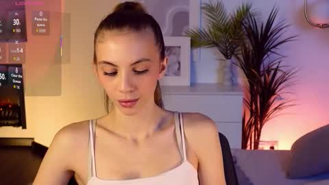 Mia online show from November 21, 2025, 6:23 am