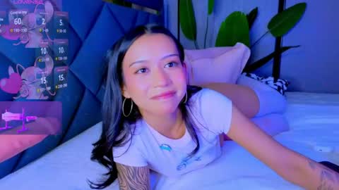 Mia online show from April 10, 2026, 10:25 pm