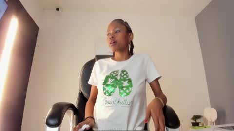 Snapshot of mia_smith_x chatting on March 5, 2025, 2:14 am mia_smith_x online show from March 5, 2025, 2:14 am
