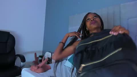 Snapshot of mia_smith_x chatting on October 18, 2025, 7:36 pm mia_smith_x online show from October 18, 2025, 7:36 pm