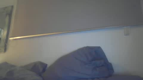 Mia online show from March 25, 2026, 10:05 pm