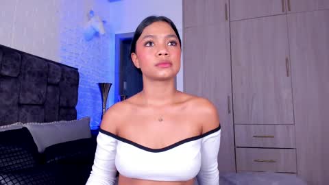 Mia steele online show from April 6, 2026, 7:26 pm