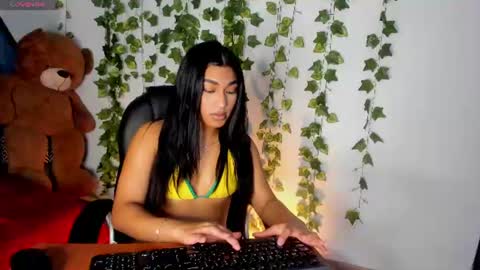 Snapshot of mia_stella_ chatting on June 18, 2026, 9:41 pm Mia online show from June 18, 2026, 9:41 pm