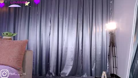 Mia online show from September 12, 2025, 2:33 am